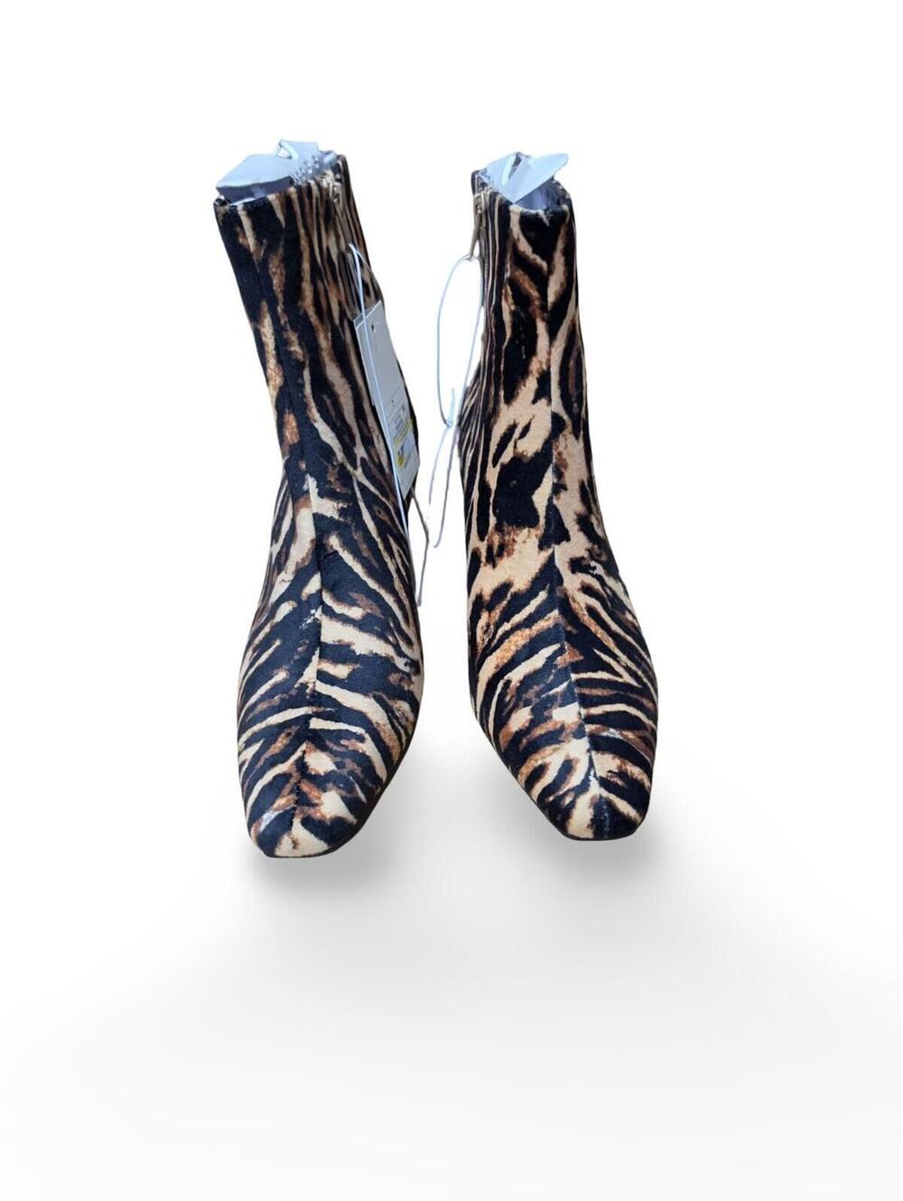 A New Day Tiger Print Ankle Boots Size 7 Pointed Toe Kitten Heel Booties